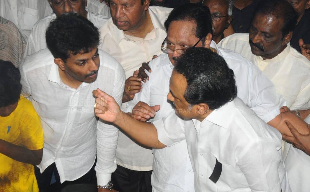 Anbazhakan Cremation photos