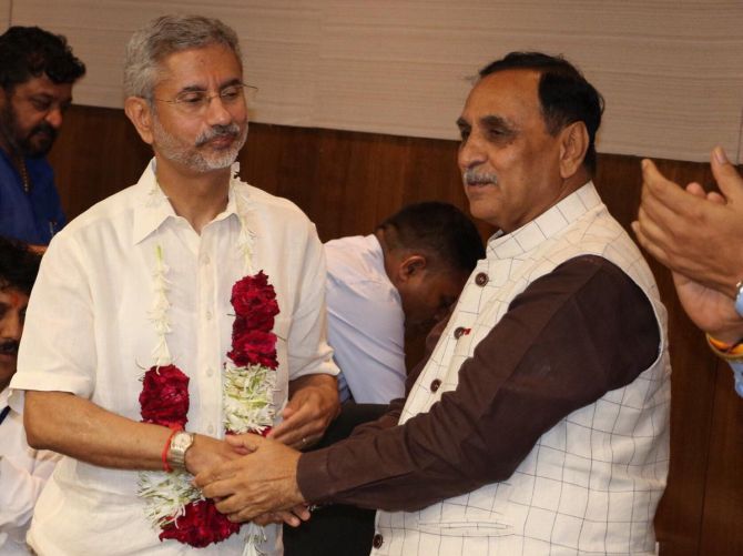 gujarat rajya sabha by polls yesterday congress party mlas support with bjp candidates