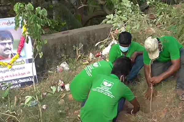Public paying homage to vivek by sapling