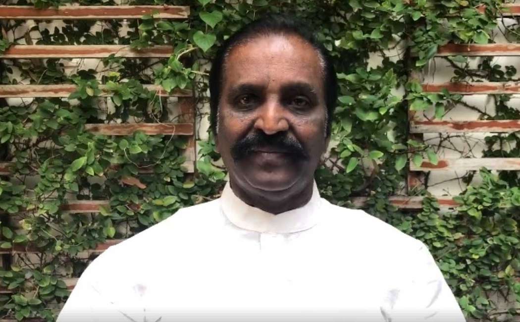 vairamuthu gifted gold pen to student nandhini
