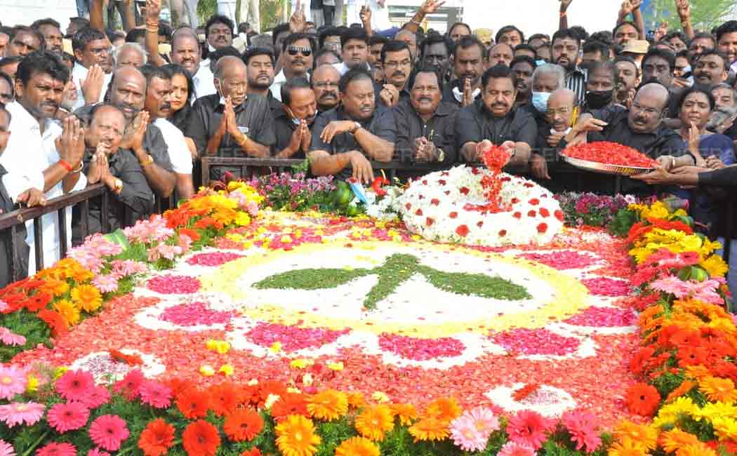 edappadi palanisamy tribute to mgr in marina