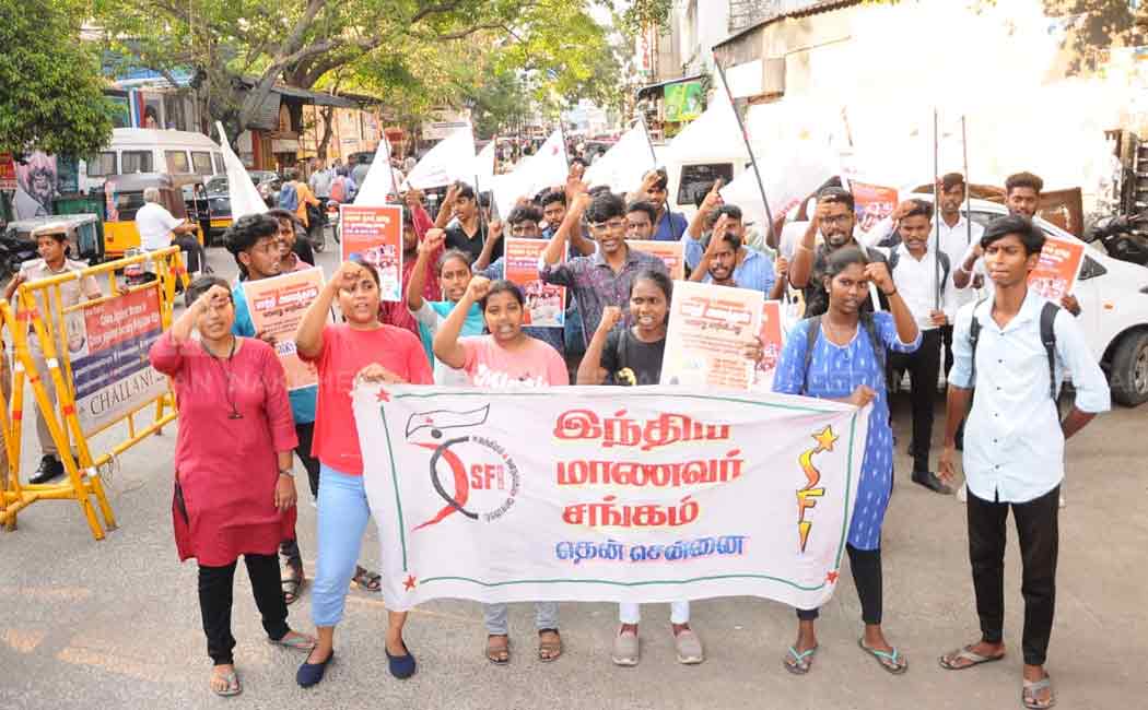 sfi against for ncert due to mughals and abul kalam azad related portion deleted issue