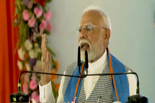 PM Modi saya Congress has Ambedkar on its feet