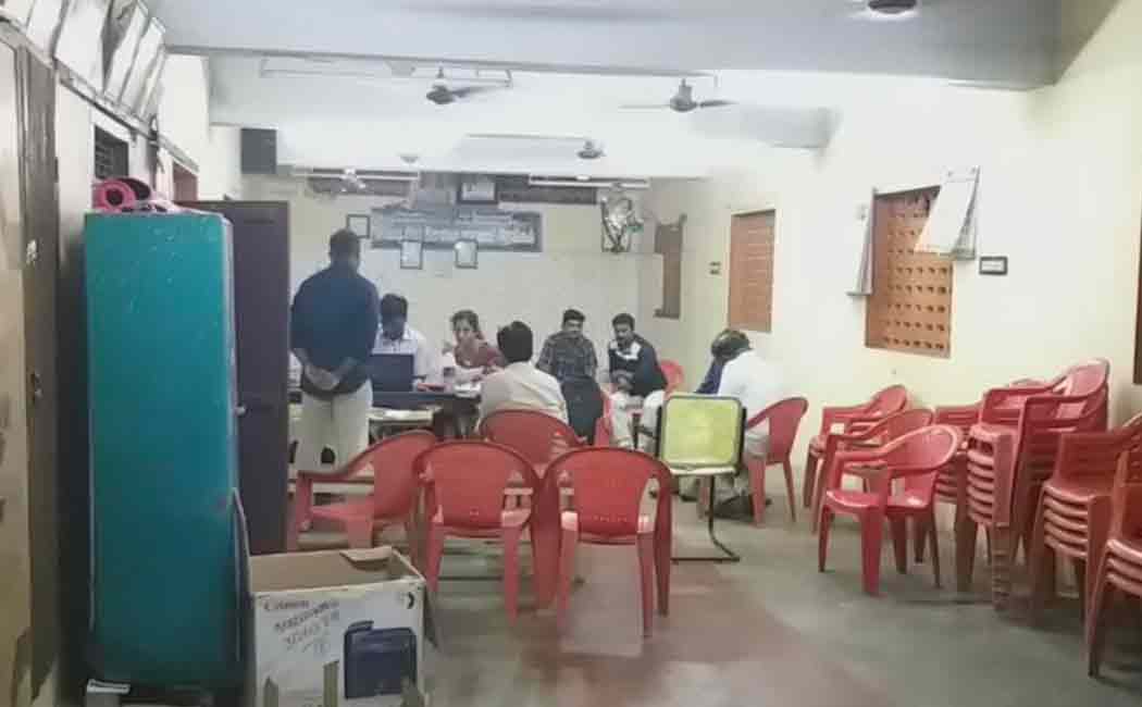 Tasmac manager who conducted the meeting and took bribes; Arrested by bribery department ..
