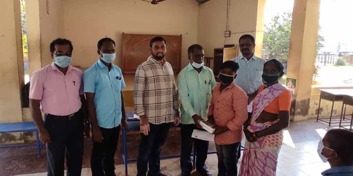 'Agaram' provided 500 cell phones to poor students to study online during Corona