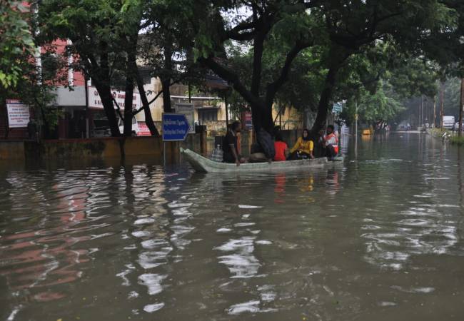 CHENNAI HEAVY RAINS HELP LINE NUMBER ANNOUNCED GREATER CHENNAI CORPORATION