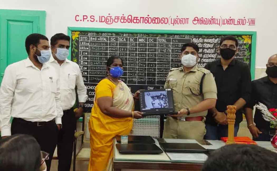High Court lawyer donates 15 laptops to government school