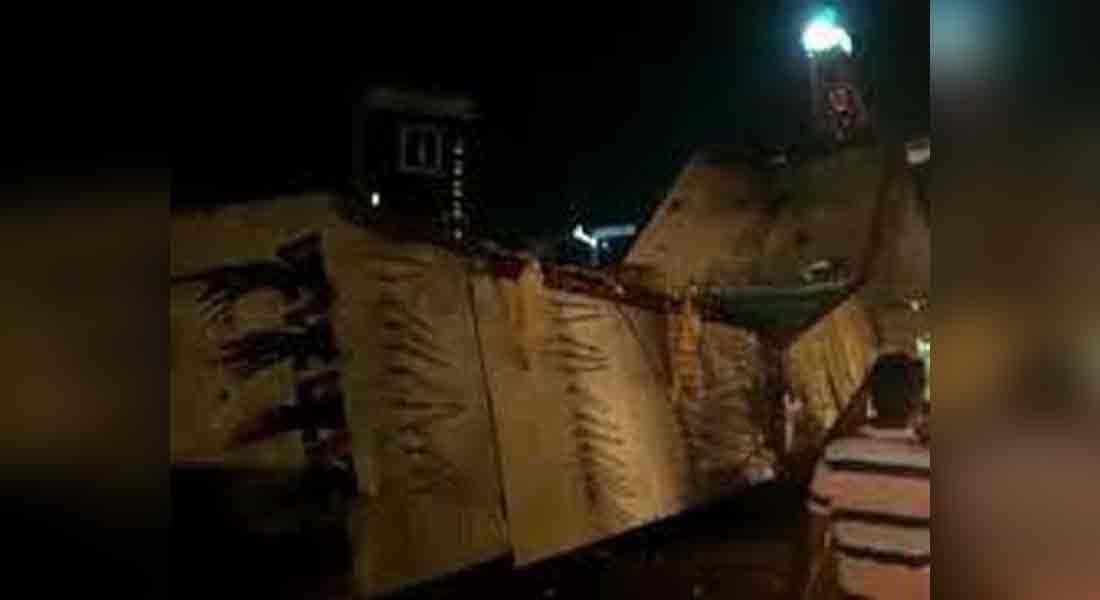 5 storey building collapses and crashes