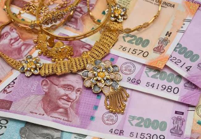4.60 crore fraud in jewelery loan disbursement; 3 employees fired!
