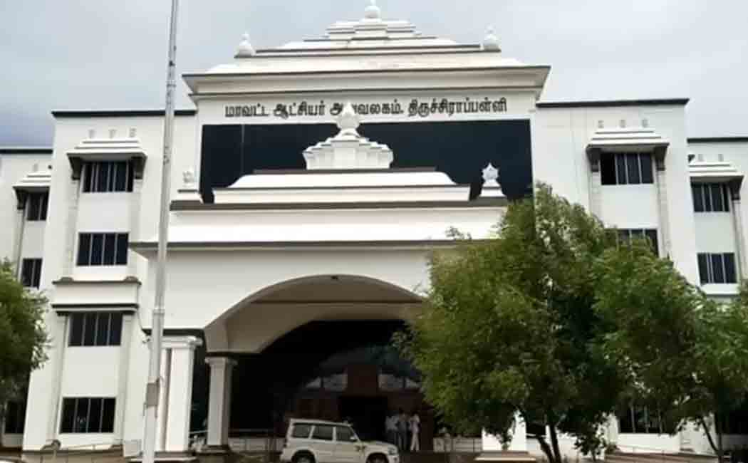 woman struggle on trichy district office