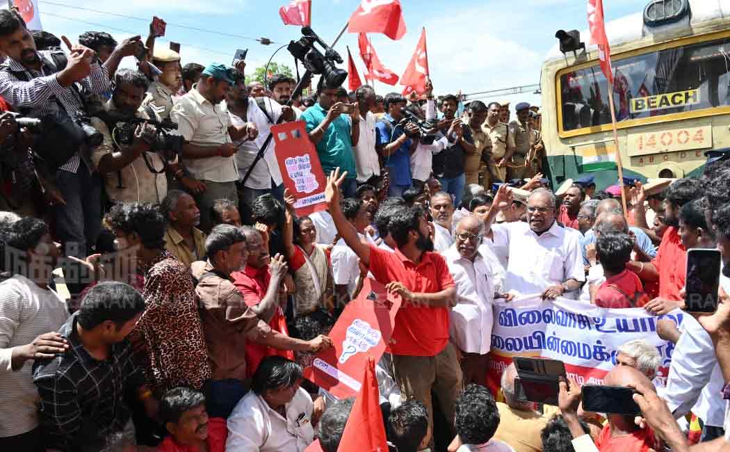 Communist Party of India CPI (M) protests against the Union Government (Pictures)