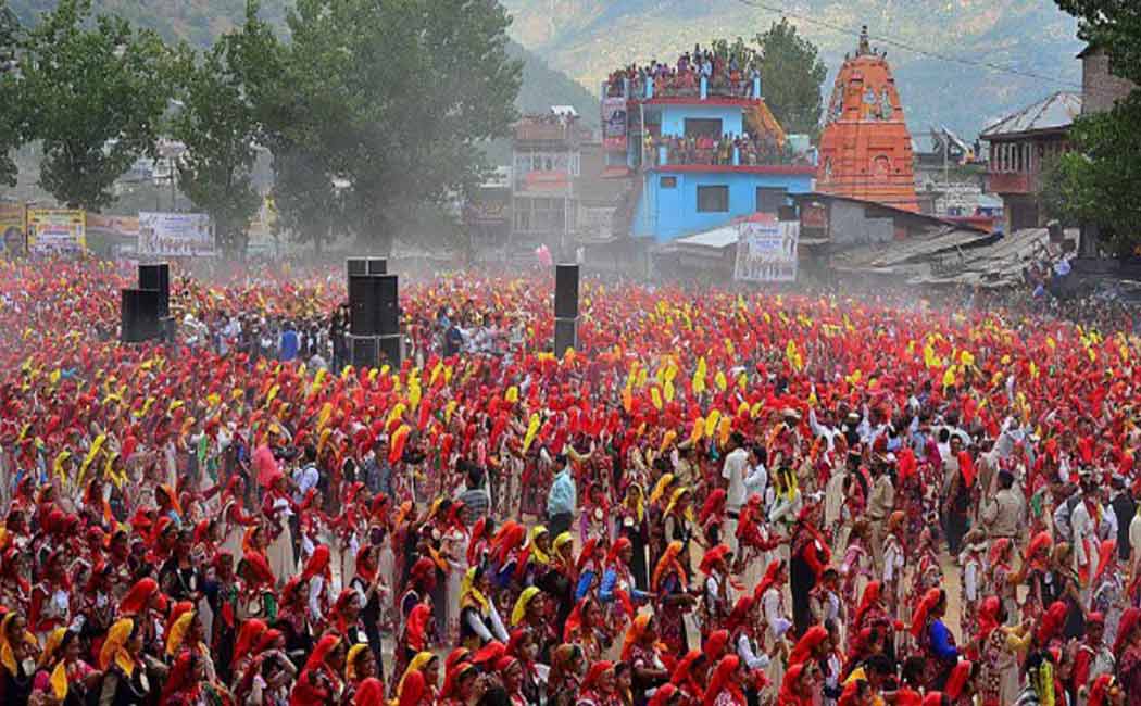 8000 women dancing at once; Goofy in traditional attire