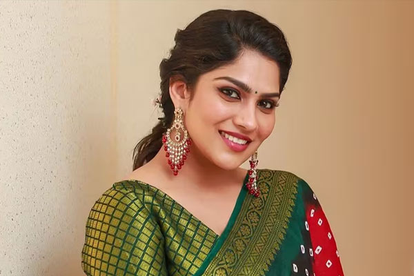 case against filed lubber pandhu movie actress swasika