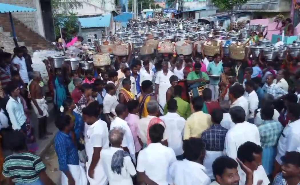 large number of devotees participate in temple festival near Ulundurpet