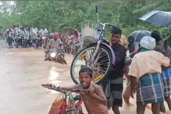 People demand for construction of footbridge in Pudukkottai