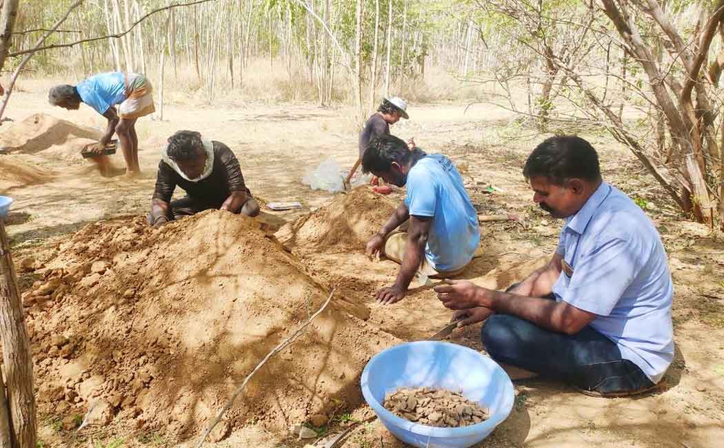 Materials found on the 2nd day of the excavation at Porpanaikottai ..!