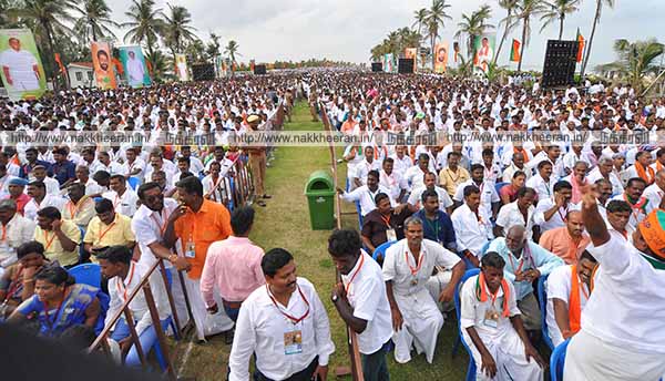 Volunteers welcome Amit Shah's pictures (Pictures)