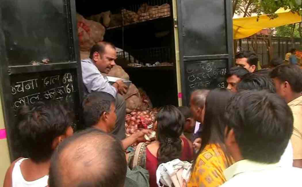 central government sells onion in delhi