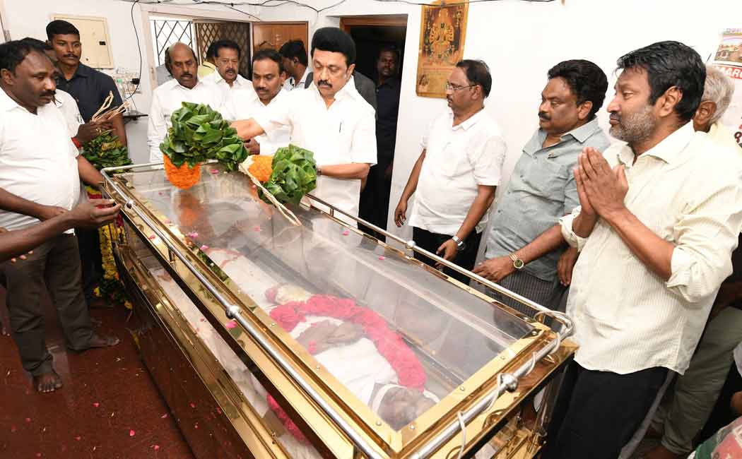Chief Minister personally pays tribute to author Mangala Murugesan