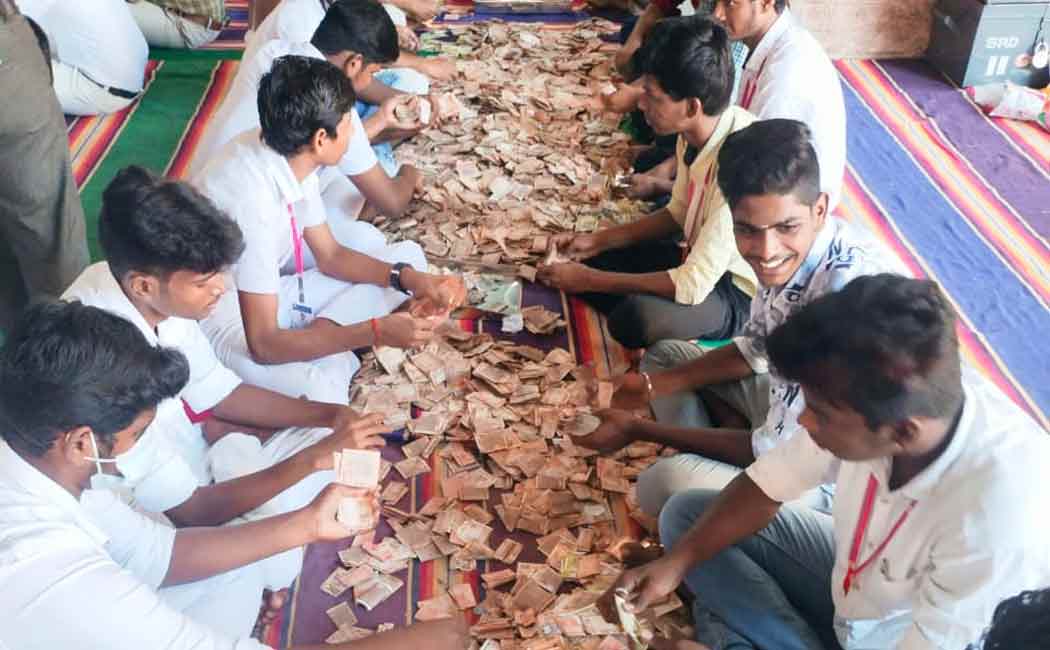 money counting started in the presence of the Associate Commissioner of the temple