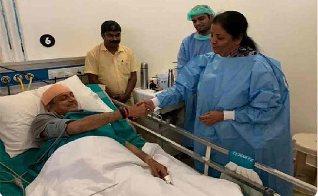 nirmala seetharaman meets sashi tharoor in hospital
