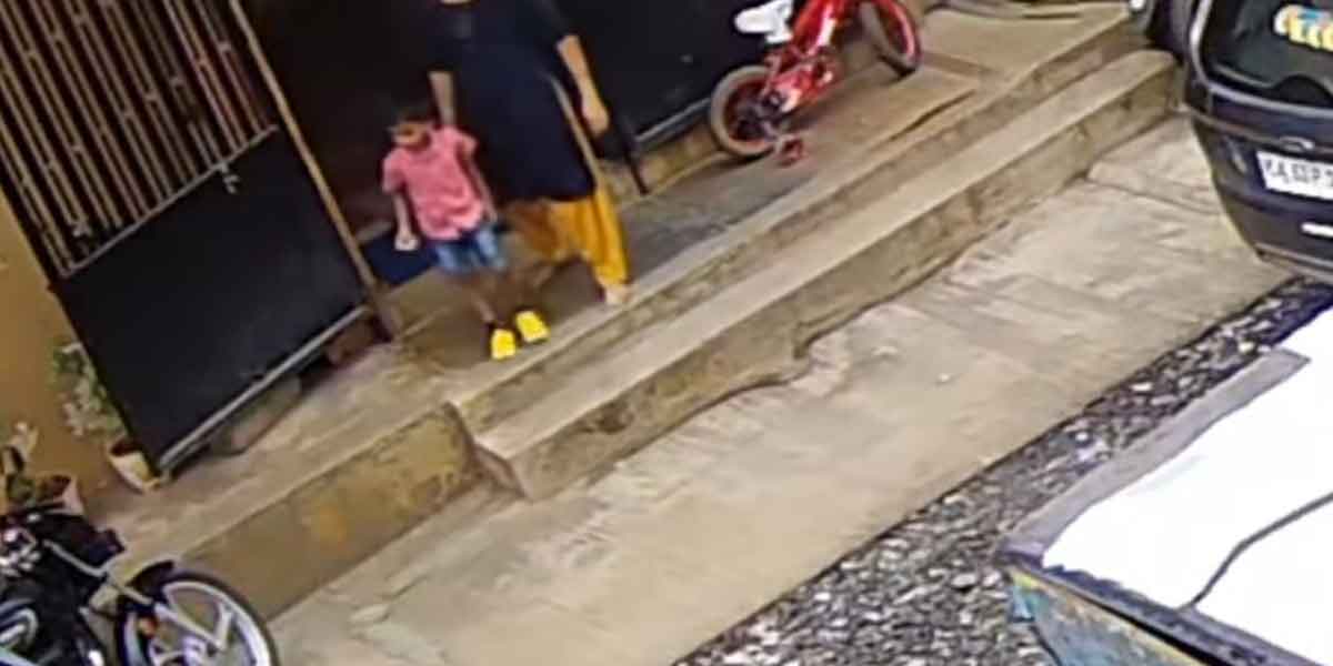 cobra... mother who risked her life to save her son... viral video!