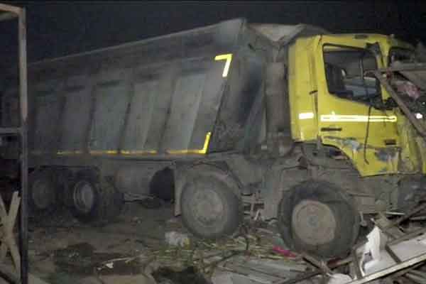 15 passes away in Gujarat road accident ... PM Modi condoles ..!