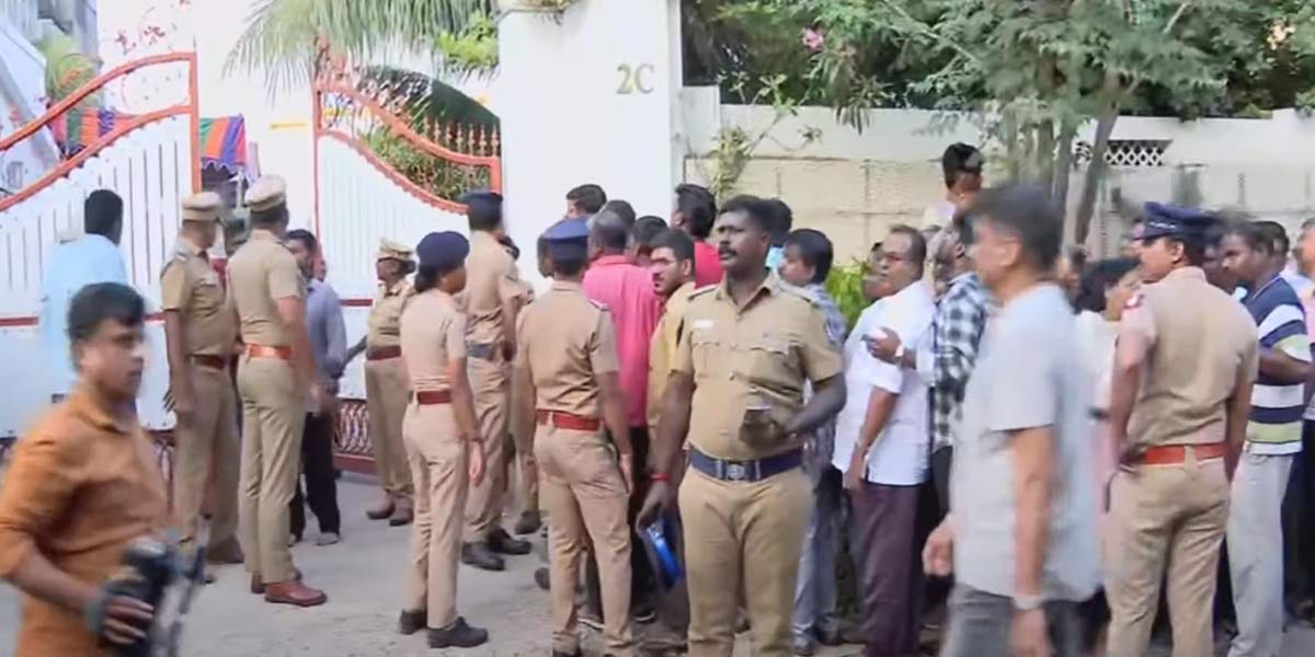 Celebrities Pay Tribute to Bhavadharini's Body (Photos)