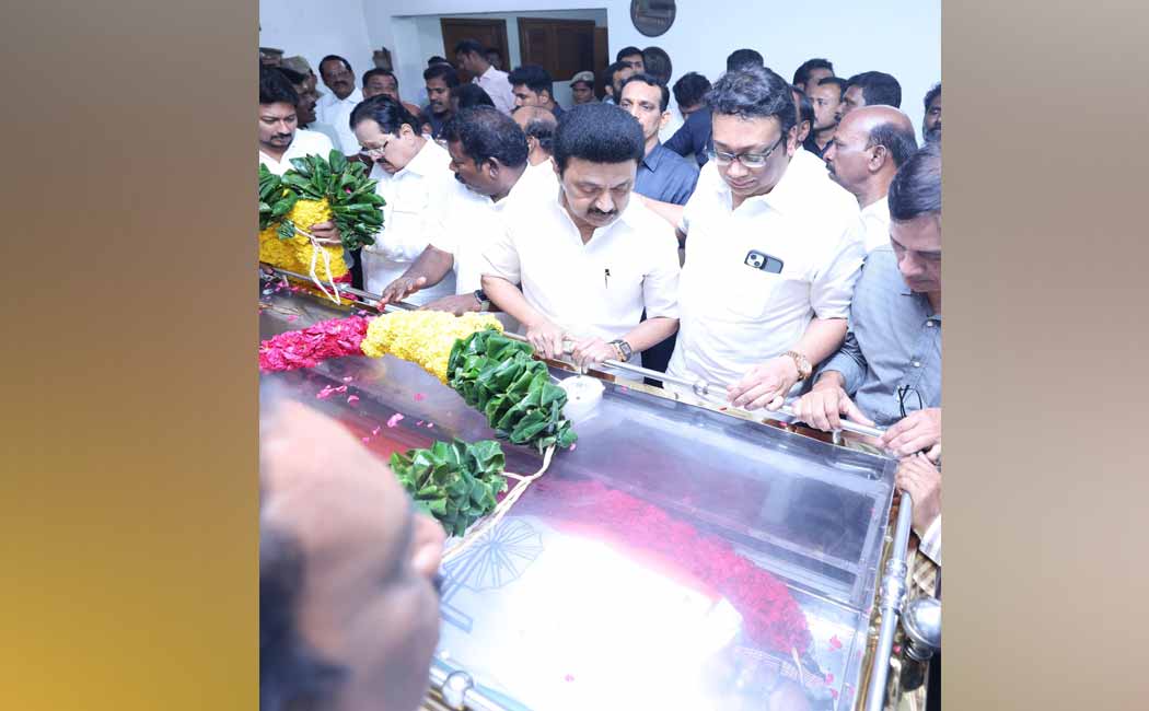 CM personally paid tribute to the EVKS Ilangovan
