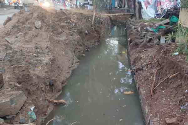 Drainage work not in process The decision of the public involved in the struggle