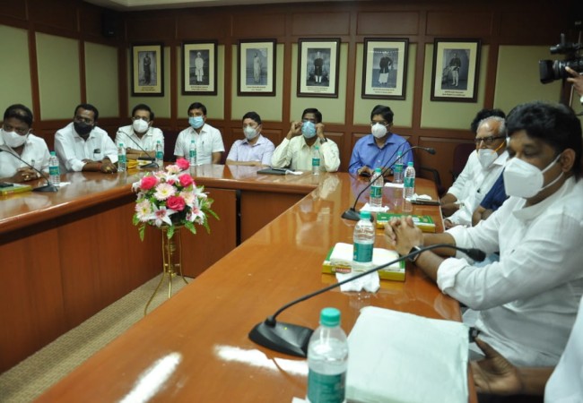 dmk mps meeting at chennai mk stalin tweet