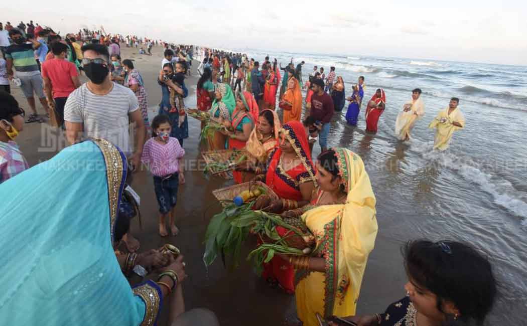 'Satpuja' - Northerners gathered at the beach in Chennai!