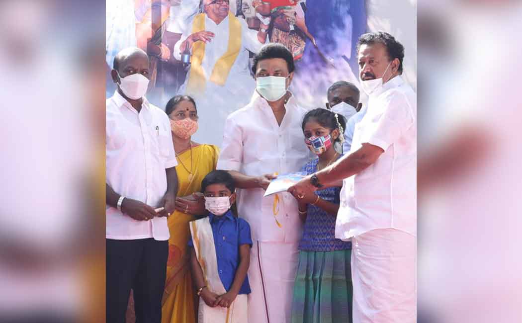 Chief Minister M.K. Stalin pays homage to Thiruvalluvar