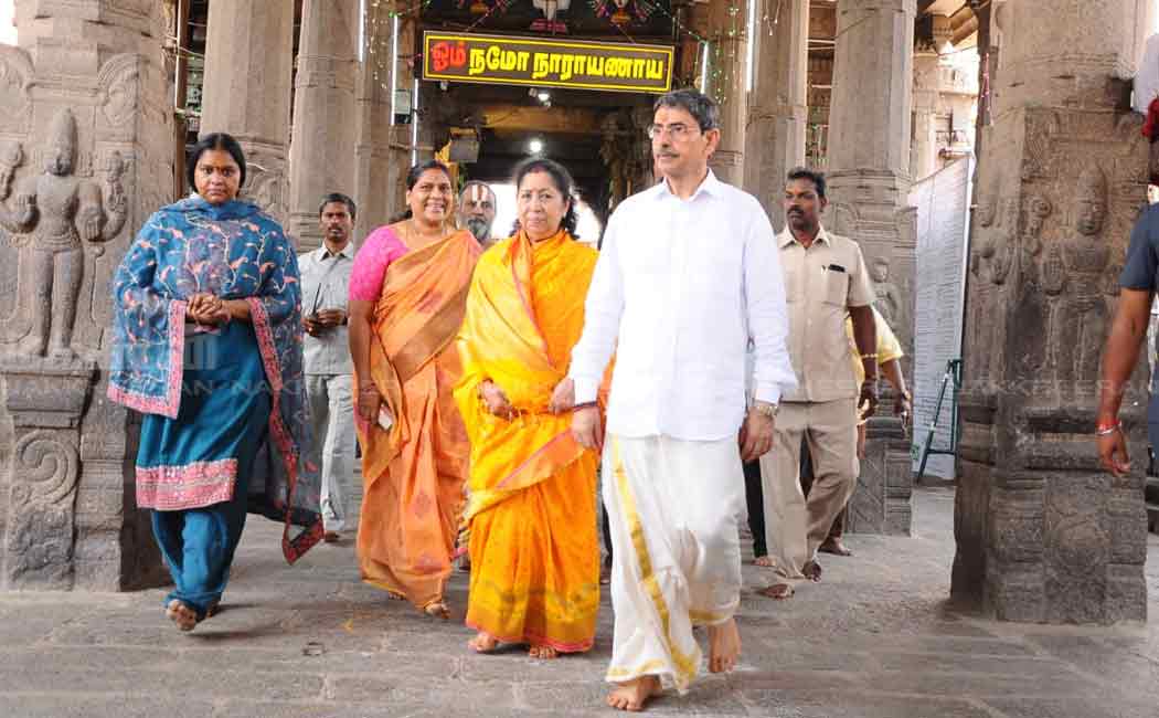 rn ravi pray rama navami at triplicane parthasarathy temple