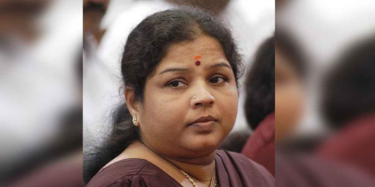 ilavarasi to be released today ... AIADMK welcome posters for Sasikala!