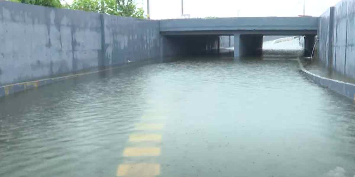 Flooding in railway tunnel; stoppage of traffic