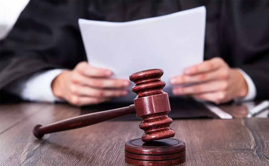 lawyer who gives love torture to a female judge