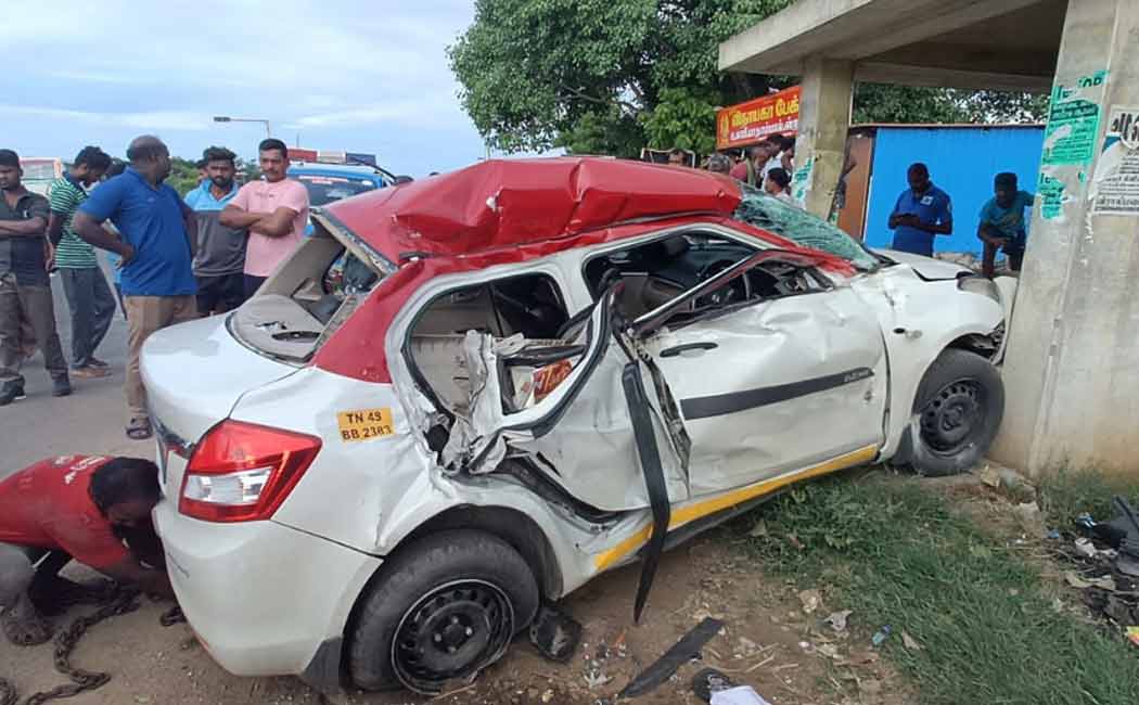 4 passed away in car accident in Trichy