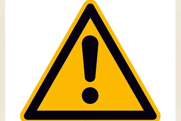 Oil spilled on the road; Vehicles that slid in succession