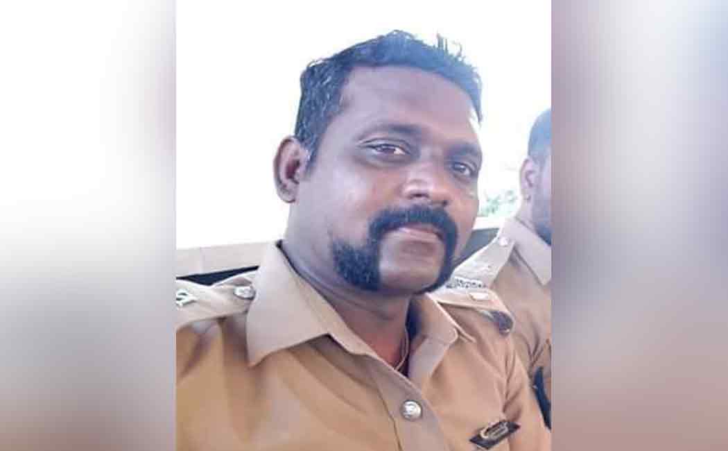 Person gave Complaint on PC Chennai police Commissioner office