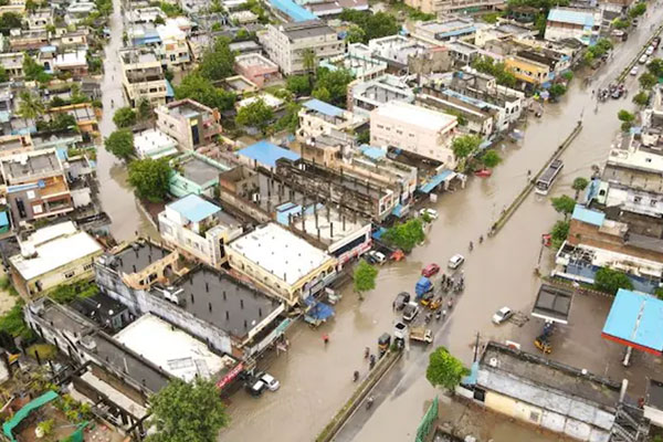 junior ntr helps andhra telungana flood affect