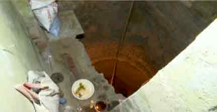25 feet deep Pit in the middle of the house in Chennai...