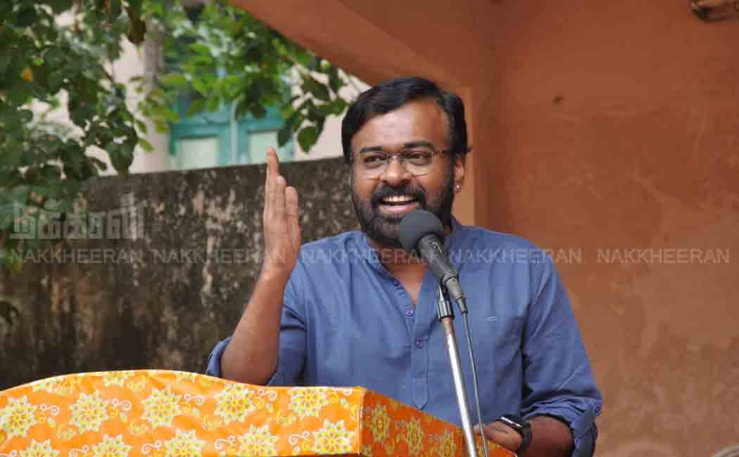 Nakkheeran Editor presents awards to students who have won the essay competition