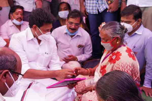 Minister Anbil Mahesh who taught the elders to hold hands and write ..!