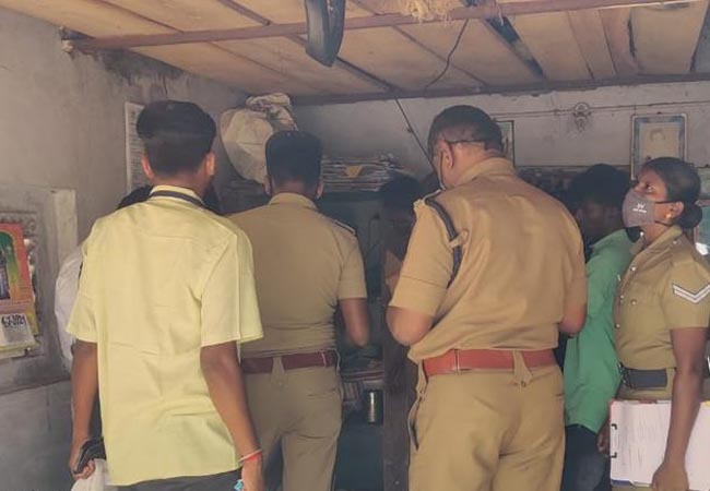 DMK , ADMK LEADERS HOMES RAID FLYIND SQUAD TEAM