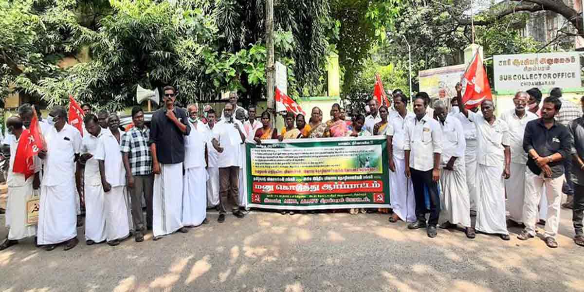 Farmers struggle demanding relief before Kottayam office!