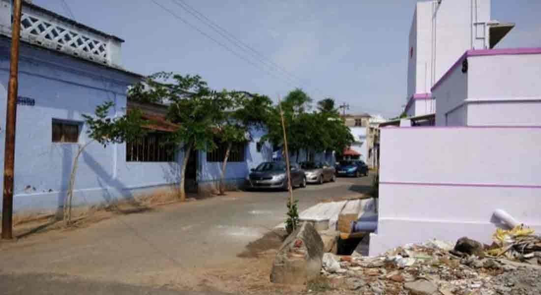 Skull in front of houses ... People fear in Palani