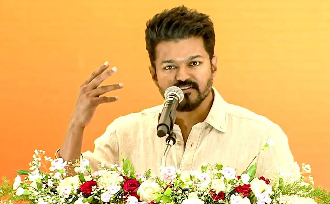 vijay meets his fans club members