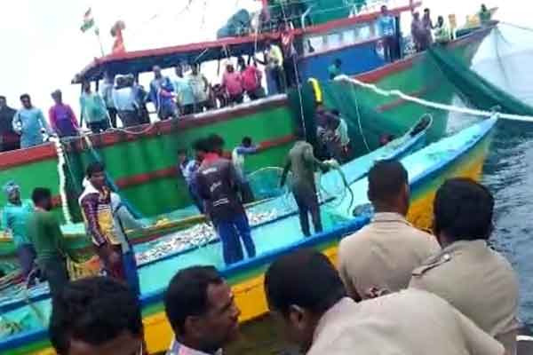 Fishermen violating the law .. Authorities canceling subsidies