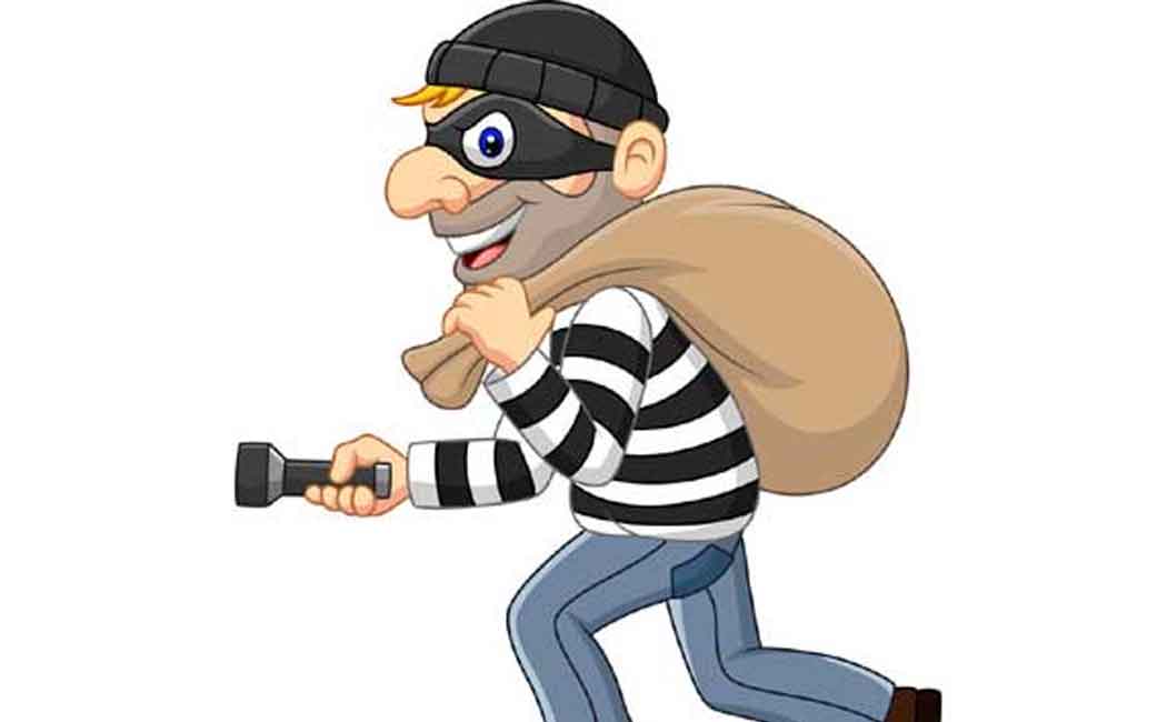 9 lakh theft at private IAS training center; Mystery figures abound!